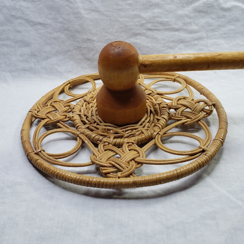 Long Vintage Wicker Towel Rack - Picture 8 of 10